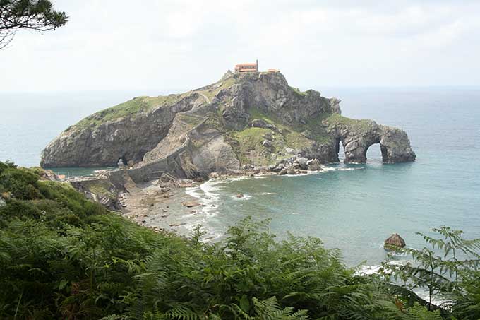 Gaztelugatxe desde el camino